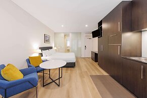 Oaks Melbourne on Collins Suites