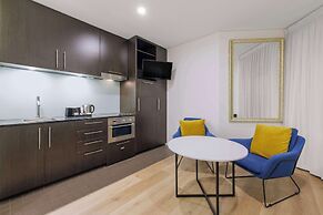 Oaks Melbourne on Collins Suites