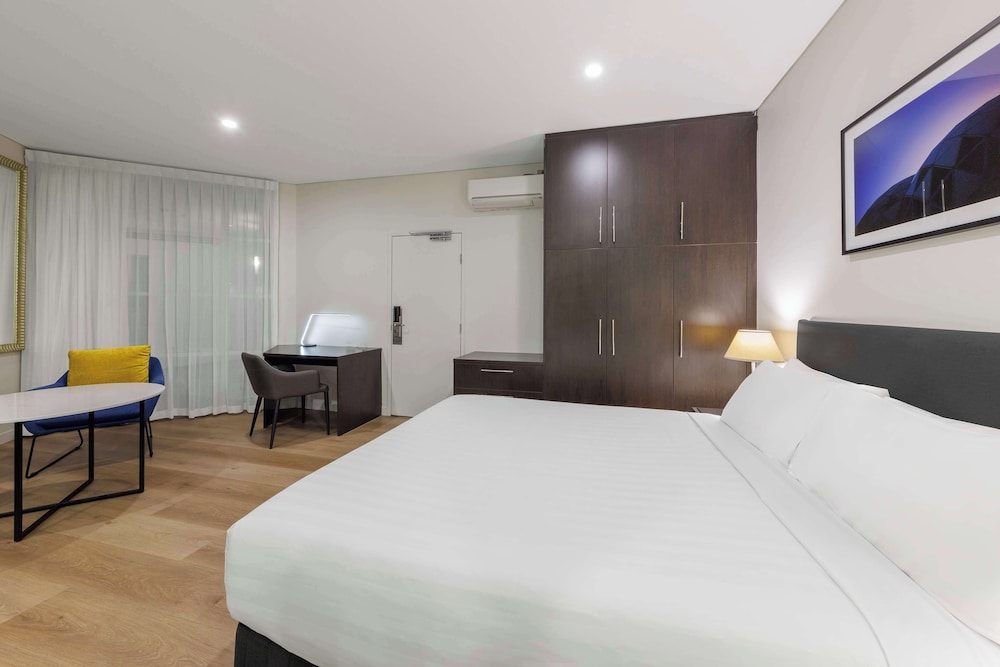 Oaks Melbourne on Collins Suites