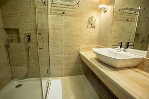 Azka Hotel