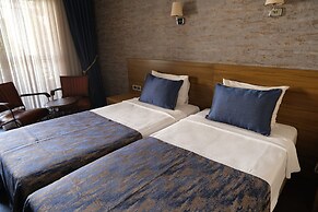 Azka Hotel
