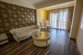 Azka Hotel
