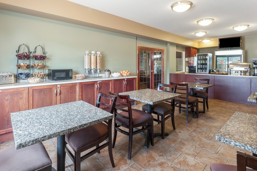 Super 8 by Wyndham Fort Saskatchewan