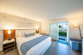 SeaCrest OceanFront Hotel