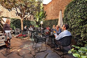 Olivia Plaza Hotel