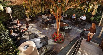 Olivia Plaza Hotel