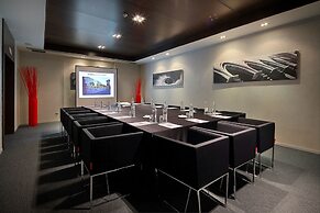 Olivia Plaza Hotel