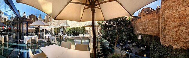 Olivia Plaza Hotel