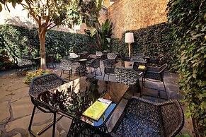 Olivia Plaza Hotel