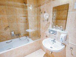 Holiday Beach Budapest Wellness & Conference Hotel