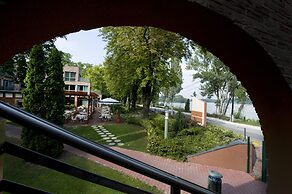 Holiday Beach Budapest Wellness & Conference Hotel