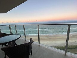 Hi Surf Beachfront Resort Apartments