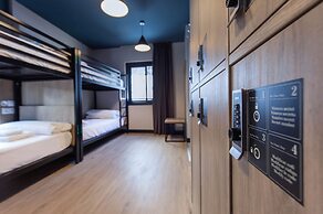 Font Andorra Hostel by Nexta