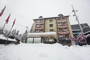Font Andorra Hostel by Nexta