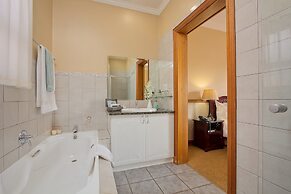 Centurion Golf Suites Boca Walk