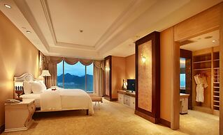Guilin Lijiang Waterfall Hotel