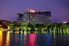 Guilin Lijiang Waterfall Hotel