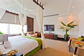 The Loft Seaside Suites
