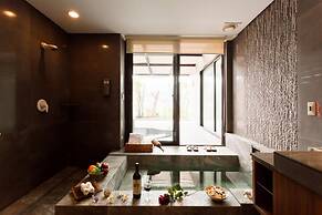 The Loft Seaside Suites