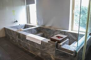 The Loft Seaside Suites