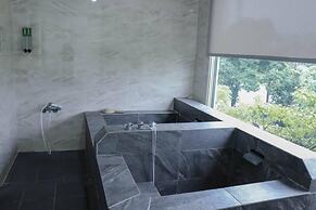The Loft Seaside Suites