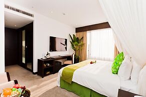 The Loft Seaside Suites