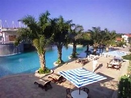 Palm Meadows Resort