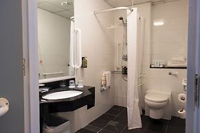 Holiday Inn Doncaster A1 M Jct 36 by IHG