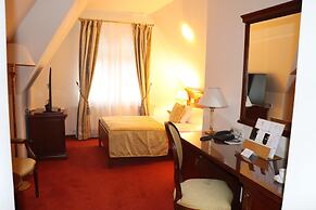 Savoy Westend Hotel
