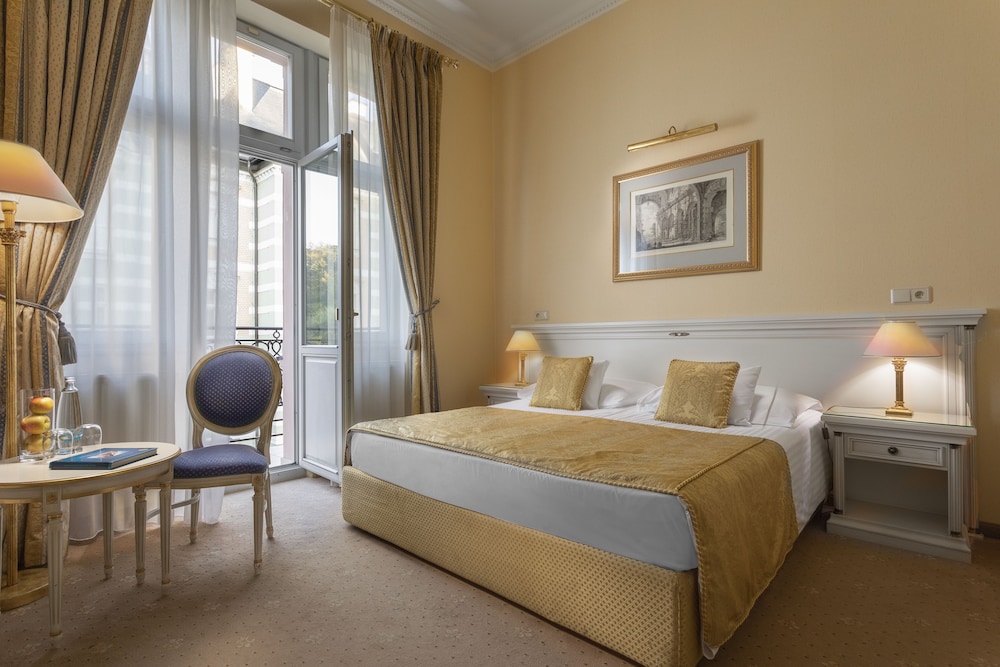 Savoy Westend Hotel