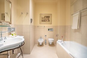 Savoy Westend Hotel