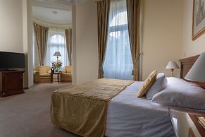 Savoy Westend Hotel
