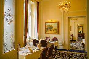 Savoy Westend Hotel