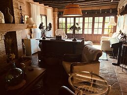 Hotel Los Jarales