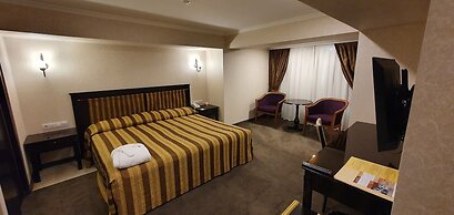 Grand Mir Hotel
