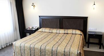 Grand Mir Hotel