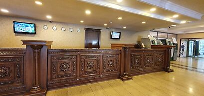 Grand Mir Hotel