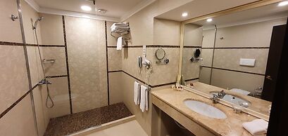 Grand Mir Hotel