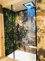 Lion Quays Hotel & Spa