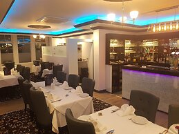 Ascot Grange Hotel & Apartments