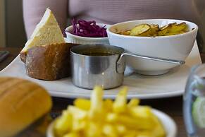 Rufford Arms Hotel