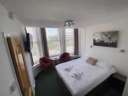 OYO Kirkconnel Hall Hotel