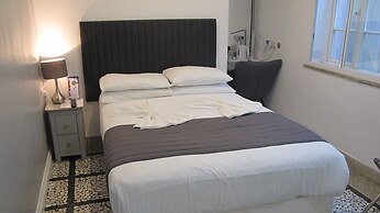 Alhambra Hotel