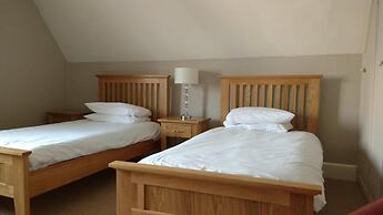 Bell House Hotel & Restaurant