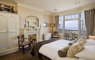 Marine Hotel
