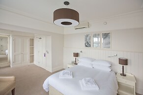 Marine Hotel