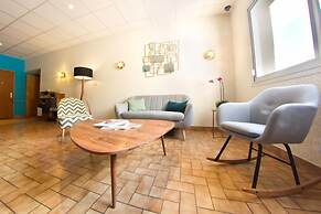 Logis Hôtel Lodge la Valette
