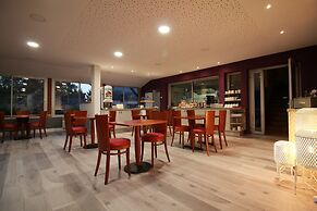 Logis Hôtel Lodge la Valette