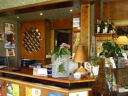Hôtel Restaurant Les Pins