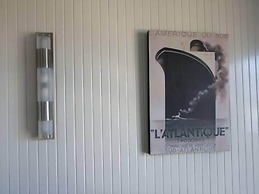 Le Voltaire
